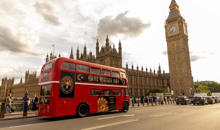 Hafız Mustafa 1864’ten Londra’da Kırmızı Otobüslerde Türk Çayı Saati