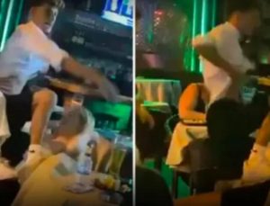 Turist kapanında utandıran dans için perde kapandı