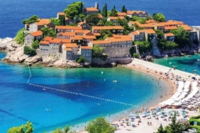 Türkiye'den vizesiz seyahatleri geçici olarak askıya alan Karadağ