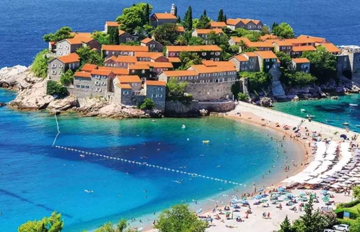 Türkiye'den vizesiz seyahatleri geçici olarak askıya alan Karadağ