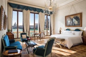 Otel konaklama ücretleri rekor seviyede arttı.